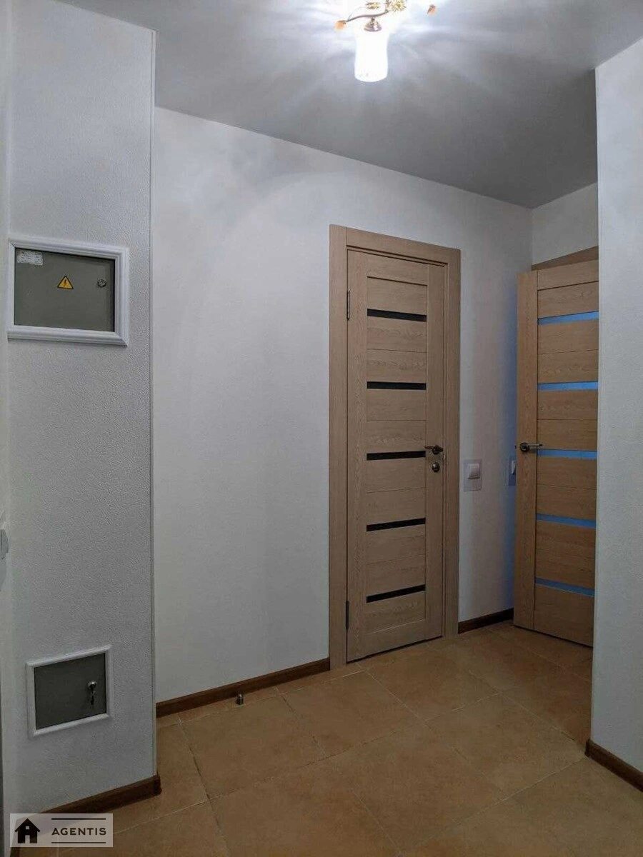 Сдам квартиру 1 комната, 40 m², 3 эт./26 этажей. 13, Соломії Крушельницької вул., Киев. 