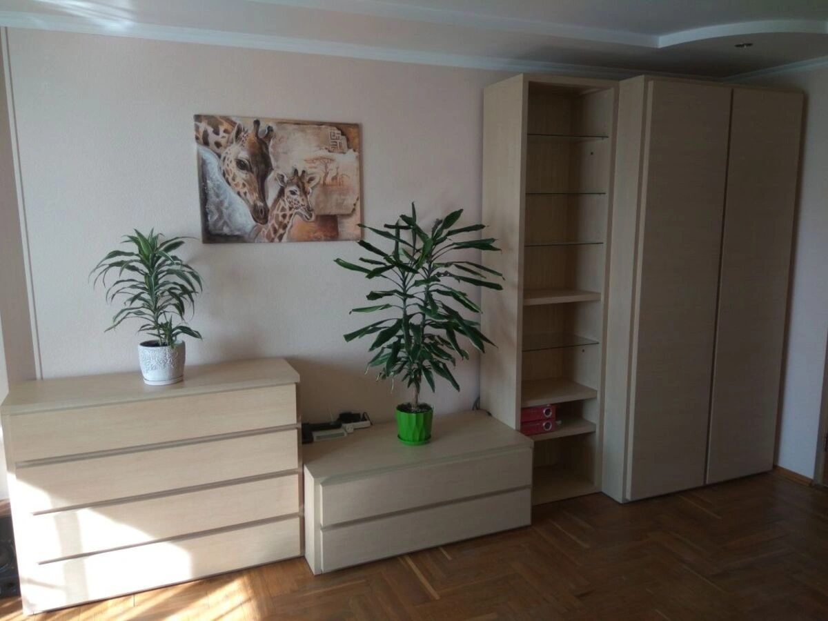 Apartment for rent 1 room, 42 m², 6th fl./18 floors. Sortuvalna 4, Kyiv. 