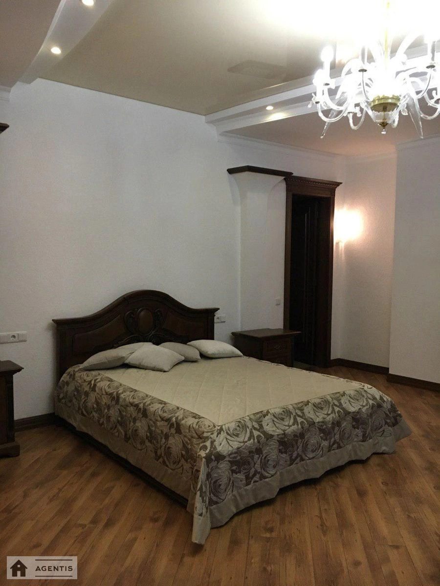 Сдам квартиру 3 комнаты, 164 m², 20 эт./23 этажа. 44, Євгена Коновальця вул. (Щорса), Киев. 