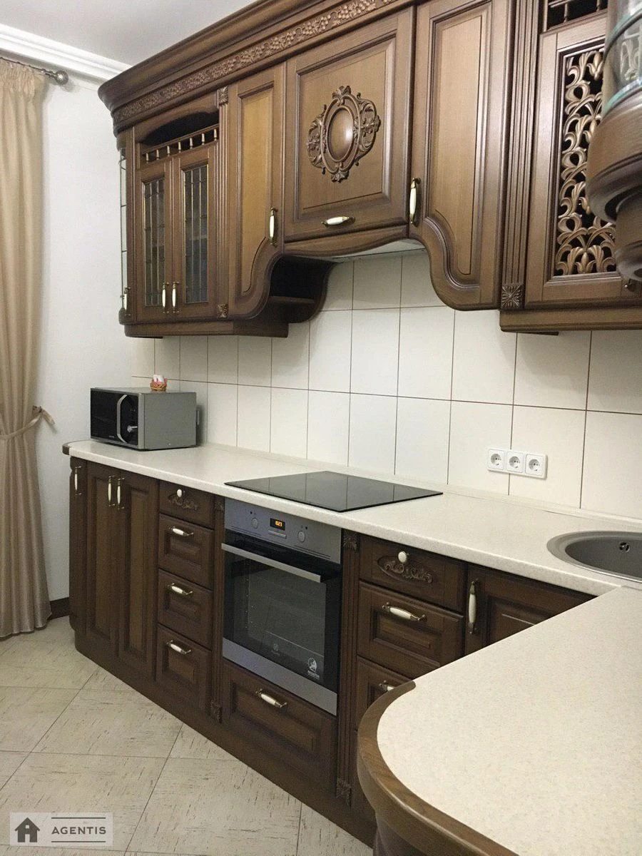 Сдам квартиру 3 комнаты, 164 m², 20 эт./23 этажа. 44, Євгена Коновальця вул. (Щорса), Киев. 