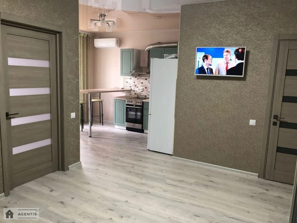 Сдам квартиру 1 комната, 42 m², 6 эт./24 этажа. Заречная, Киев. 