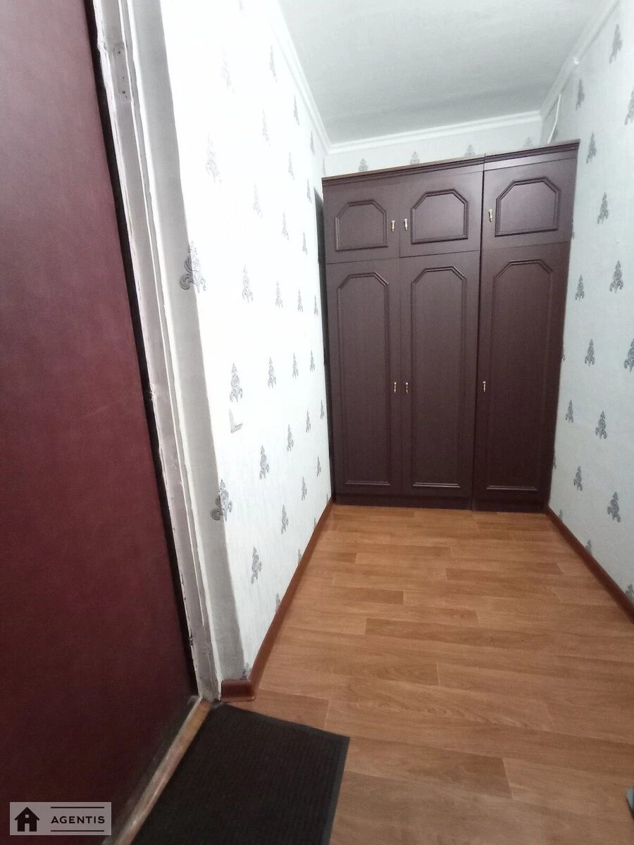 Apartment for rent 1 room, 35 m², 4th fl./16 floors. 25, Romana Ratushnoho vul. Volhohradska, Kyiv. 