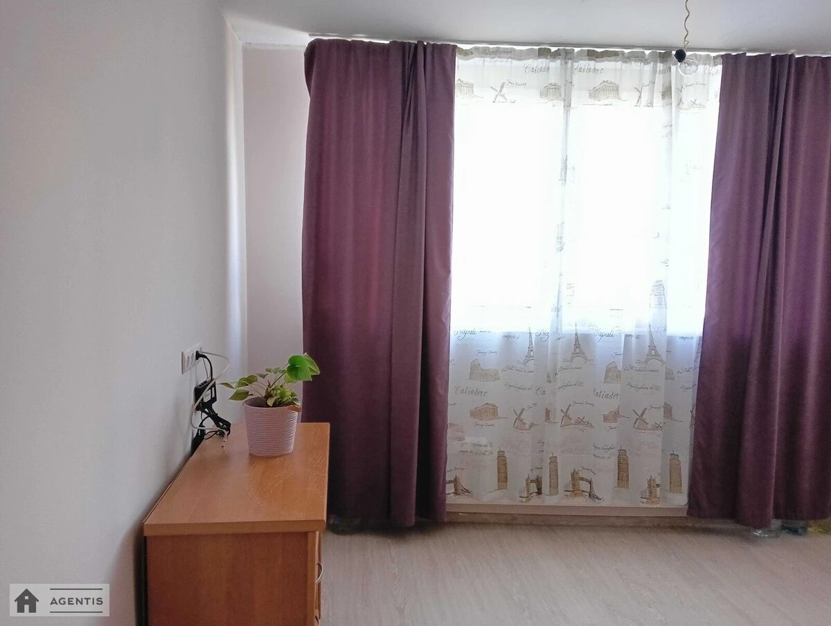 Apartment for rent 3 rooms, 61 m², 7th fl./16 floors. Dniprovskyy rayon, Kyiv. 