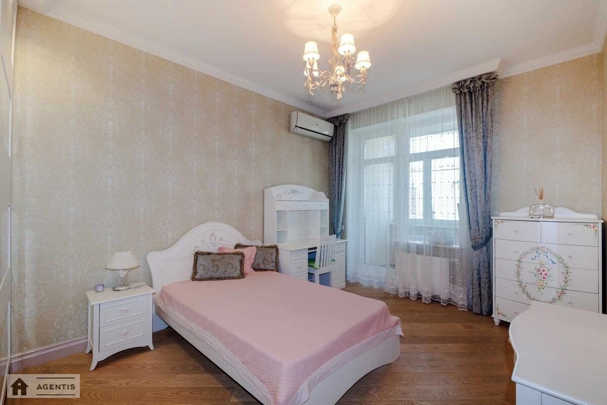 Сдам квартиру 3 комнаты, 125 m², 14 эт./18 этажей. 36, Євгена Коновальця вул. (Щорса), Киев. 