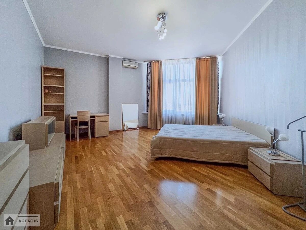 Сдам квартиру 3 комнаты, 150 m², 12 эт./14 этажей. 49, Володимирівська вул., Киев. 