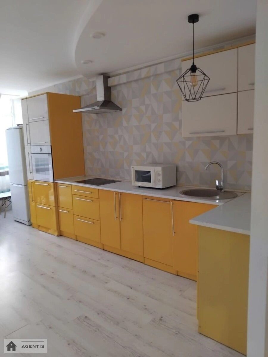 Сдам квартиру 2 комнаты, 61 m², 4 эт./18 этажей. 52, Данила Щербаківського вул. (Щербакова), Киев. 