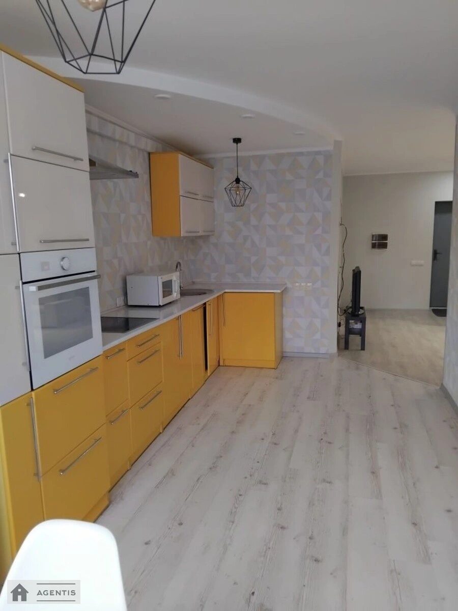 Сдам квартиру 2 комнаты, 61 m², 4 эт./18 этажей. 52, Данила Щербаківського вул. (Щербакова), Киев. 