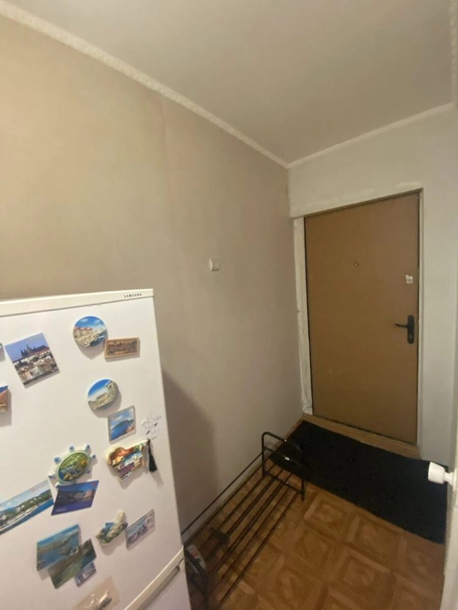 Продаж квартири 3 кімнати, 59 m², 5 пов./5 поверхів. 27, Героїв Севастополя 27, Київ. 