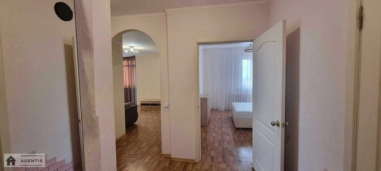 Сдам квартиру 2 комнаты, 67 m², 15 эт./25 этажей. 19, Ореста Васкула вул. (Феодори Пушиної), Киев. 