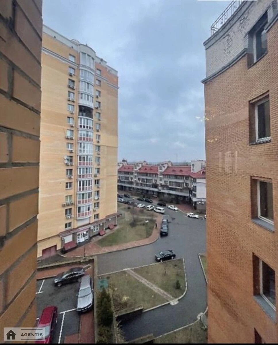 Сдам квартиру 3 комнаты, 89 m², 6 эт./7 этажей. 8, Володимира Івасюка просп. (Героїв Сталінграда), Киев. 