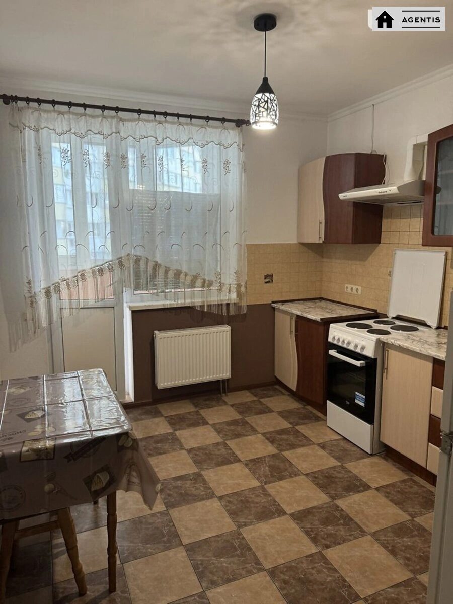 Сдам квартиру 2 комнаты, 70 m², 3 эт./26 этажей. 6, Драгоманова 6, Киев. 