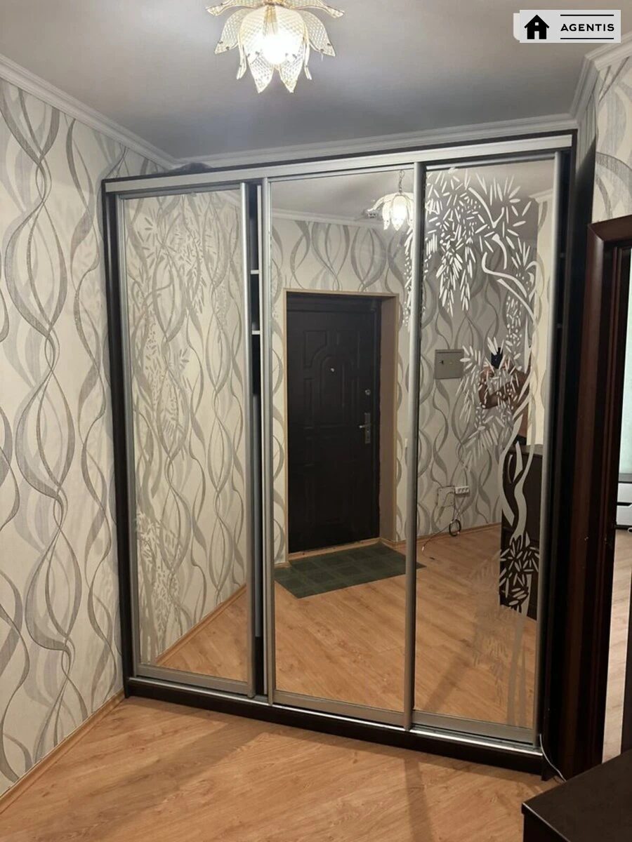 Здам квартиру 2 кімнати, 70 m², 3 пов./26 поверхів. 6, Драгоманова 6, Київ. 