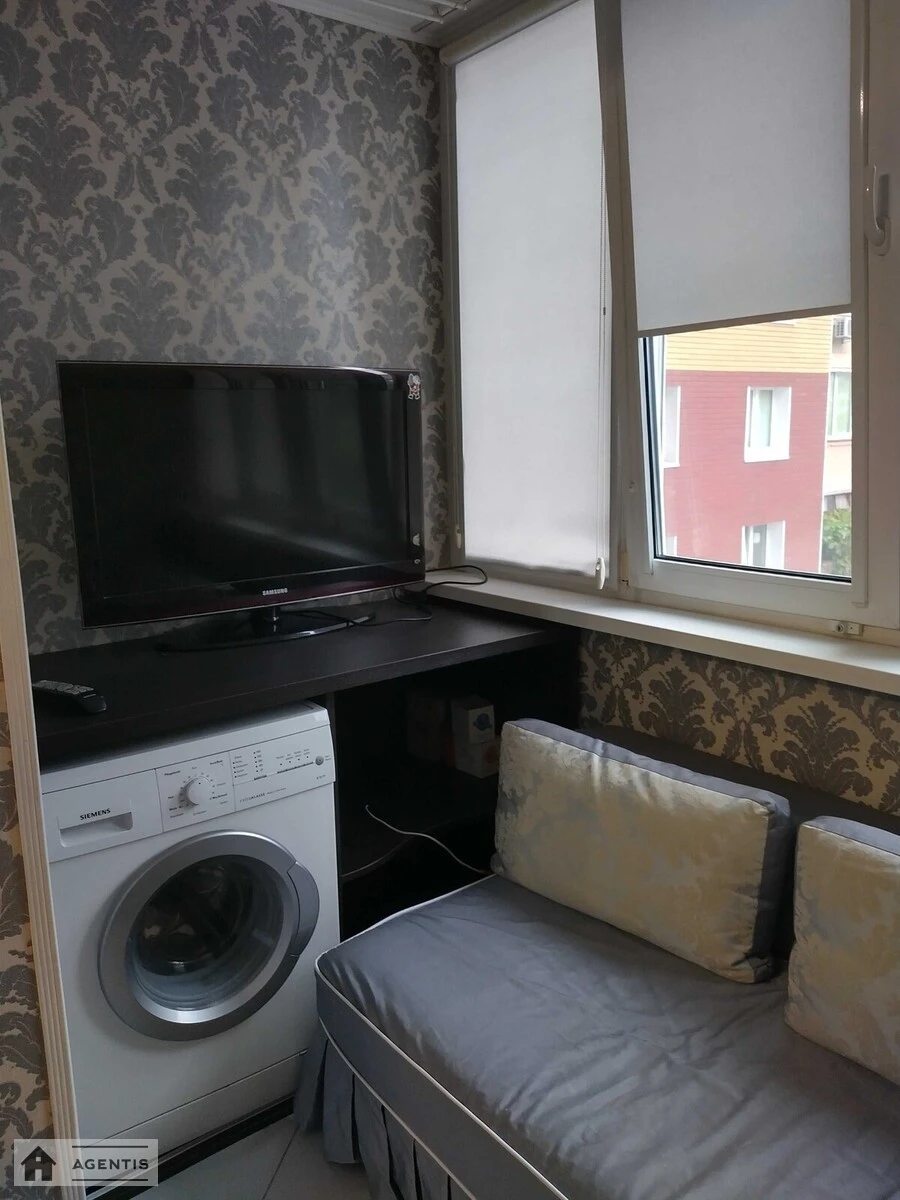 Здам квартиру 1 кімната, 42 m², 3 пов./12 поверхів. 15, Левка Лукяненка вул. (Маршала Тимошенка), Київ. 