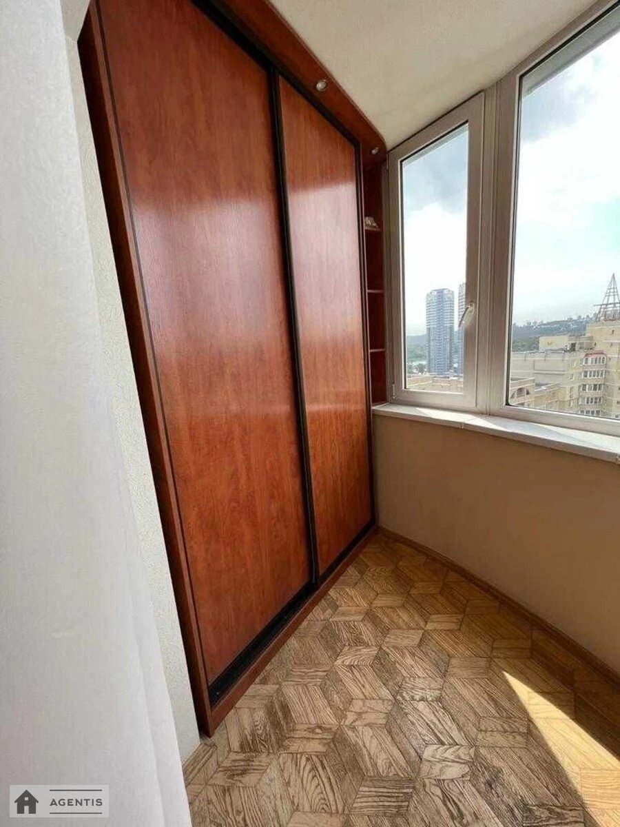 Apartment for rent 3 rooms, 110 m², 18th fl./21 floors. 6, Mykilsko-Slobidska 6, Kyiv. 