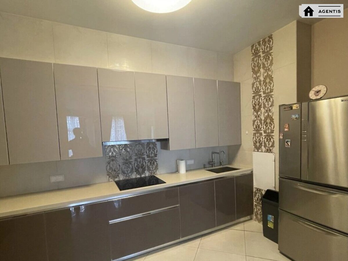 Сдам квартиру 4 комнаты, 124 m², 3 эт./10 этажей. 23, Назарівська вул. (Бориса Вєтрова), Киев. 