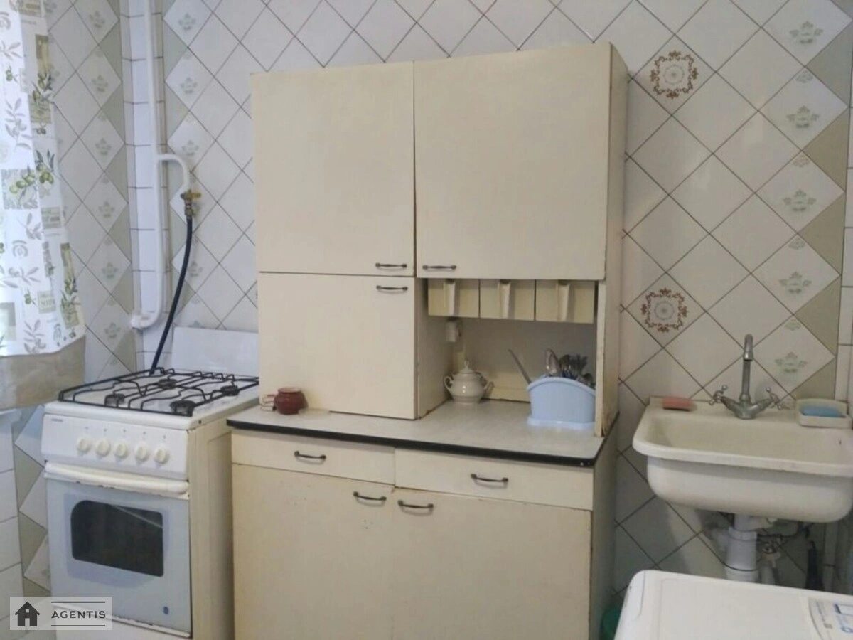 Здам квартиру 1 кімната, 52 m², 1 пов./5 поверхів. 29, Євгенія Харченка вул. (Леніна), Київ. 