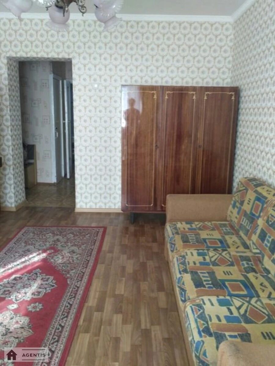 Apartment for rent 1 room, 52 m², 1st fl./5 floors. 29, Yevheniya Kharchenka vul. Lenina, Kyiv. 