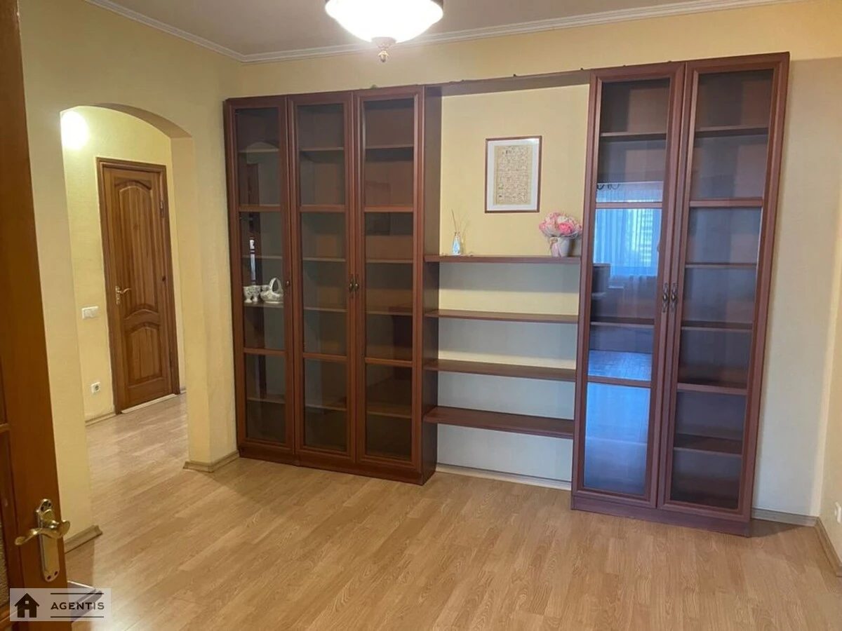 Здам квартиру 3 кімнати, 95 m², 7 пов./16 поверхів. Вишняківська, Київ. 