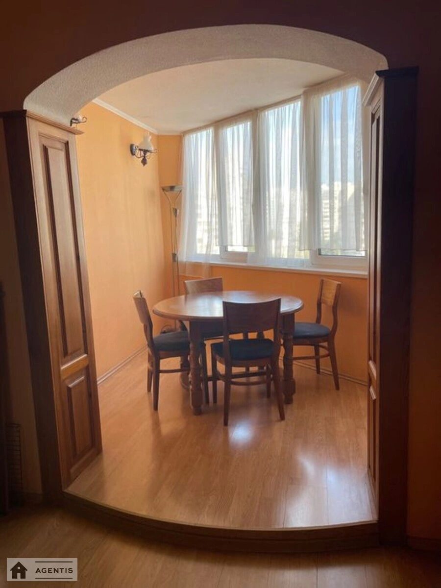 Apartment for rent 3 rooms, 95 m², 7th fl./16 floors. Vyshnyakivska, Kyiv. 