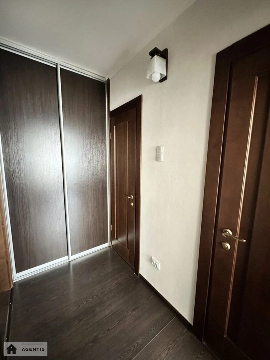 Сдам квартиру 2 комнаты, 60 m², 15 эт./16 этажей. 9, Урловская 9, Киев. 