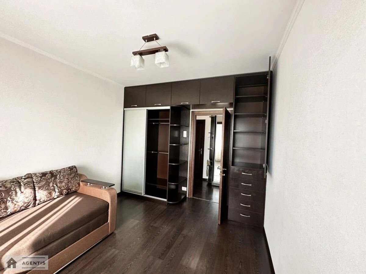 Сдам квартиру 2 комнаты, 60 m², 15 эт./16 этажей. 9, Урловская 9, Киев. 