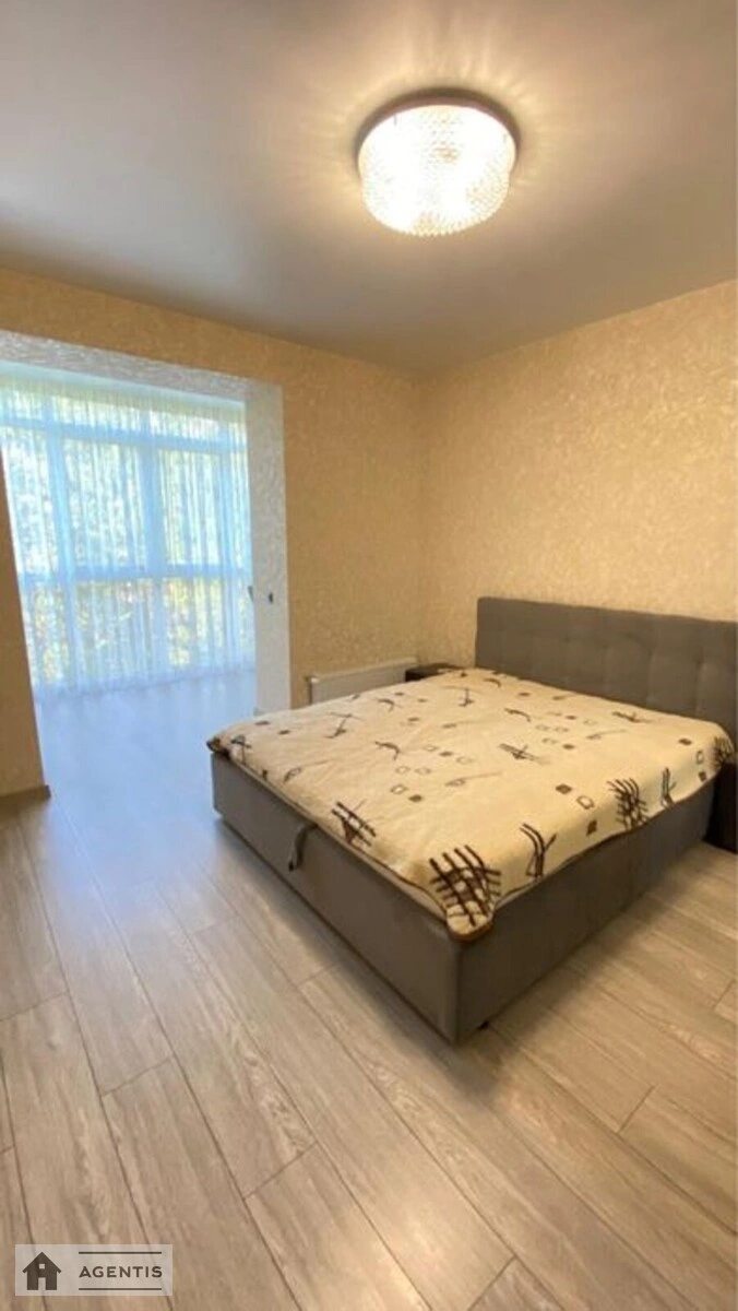 Здам квартиру 2 кімнати, 54 m², 3 пов./11 поверхів. Радистів, Київ. 