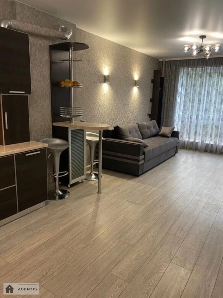 Здам квартиру 2 кімнати, 54 m², 3 пов./11 поверхів. Радистів, Київ. 