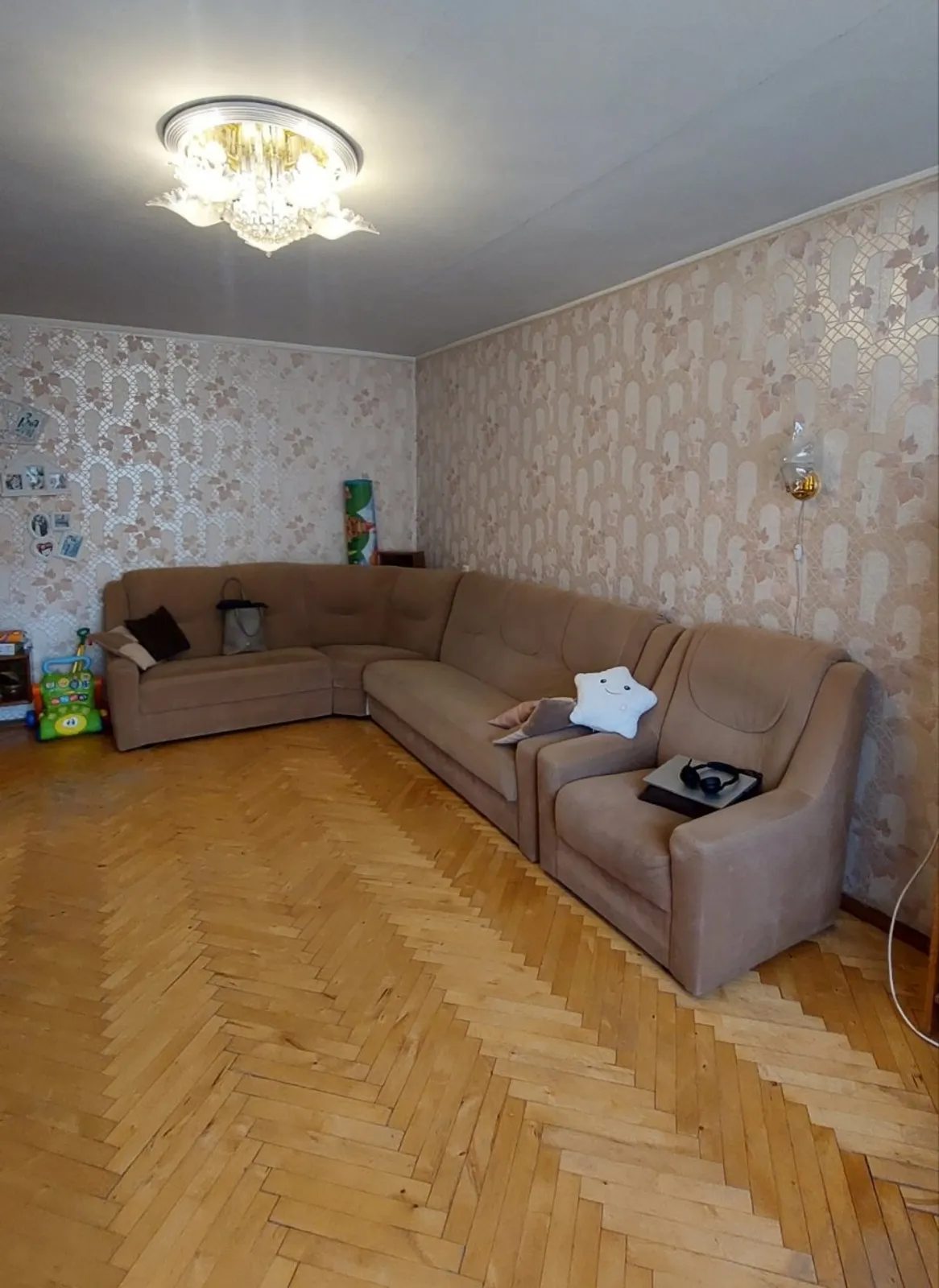 Продаж квартири 4 кімнати, 70 m², 6 пов./9 поверхів. 3, Инглези (25 ой Чапаевской Дивизии) , Одеса. 