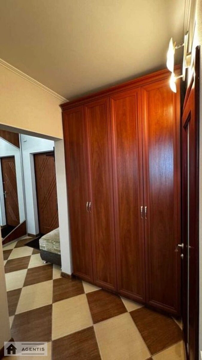 Apartment for rent 1 room, 45 m², 12th fl./20 floors. 1, Dragomanova 1, Kyiv. 