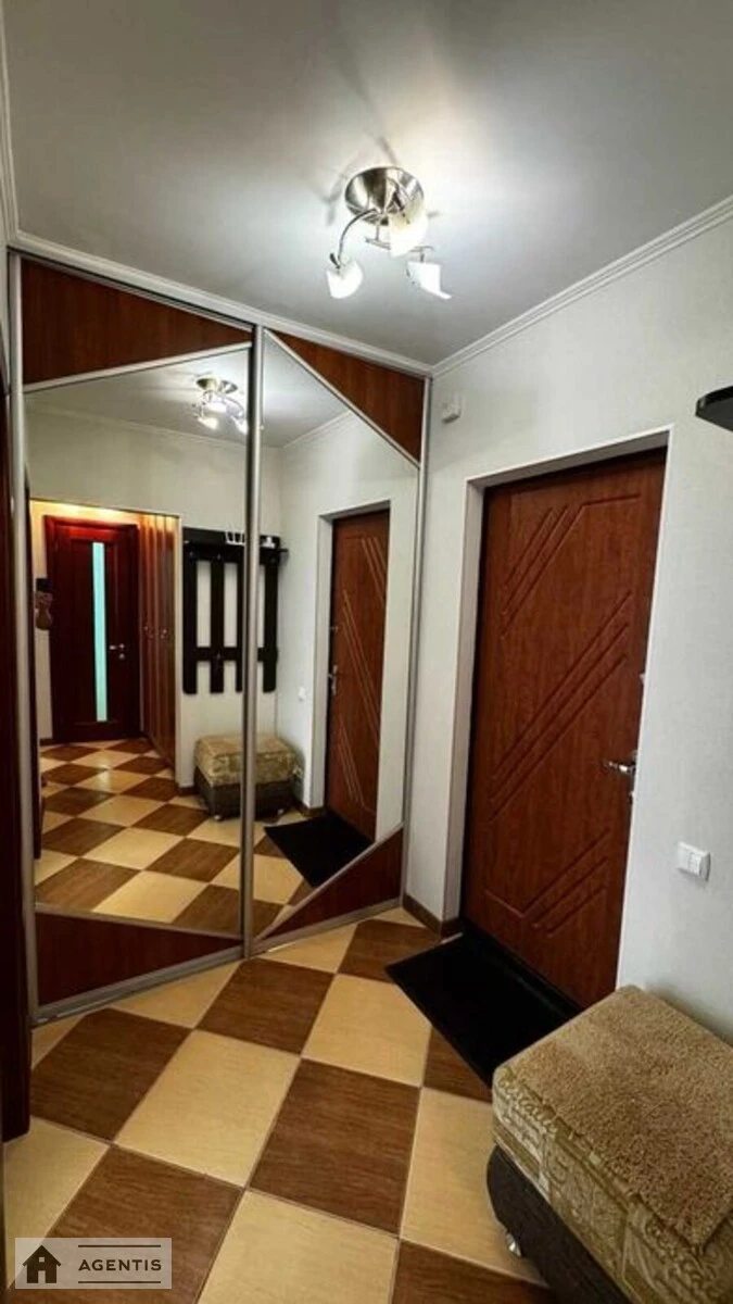 Сдам квартиру 1 комната, 45 m², 12 эт./20 этажей. 1, Драгоманова 1, Киев. 