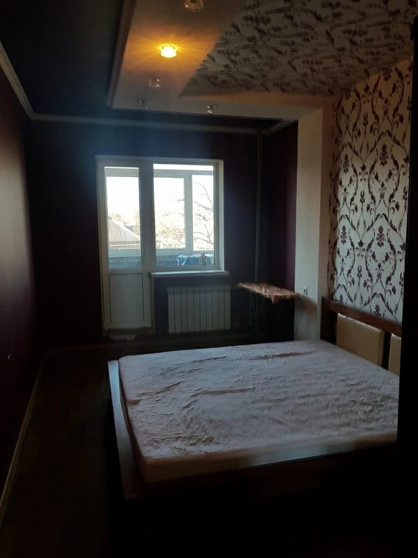 Apartments for sale. 3 rooms, 68 m², 2nd floor/9 floors. M-n Kalynynskyy, Makiyivka. 