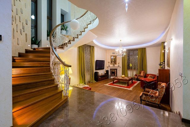 Продаж будинку. 6 rooms, 450 m², 3 floors. 6, Луговая, Козин. 