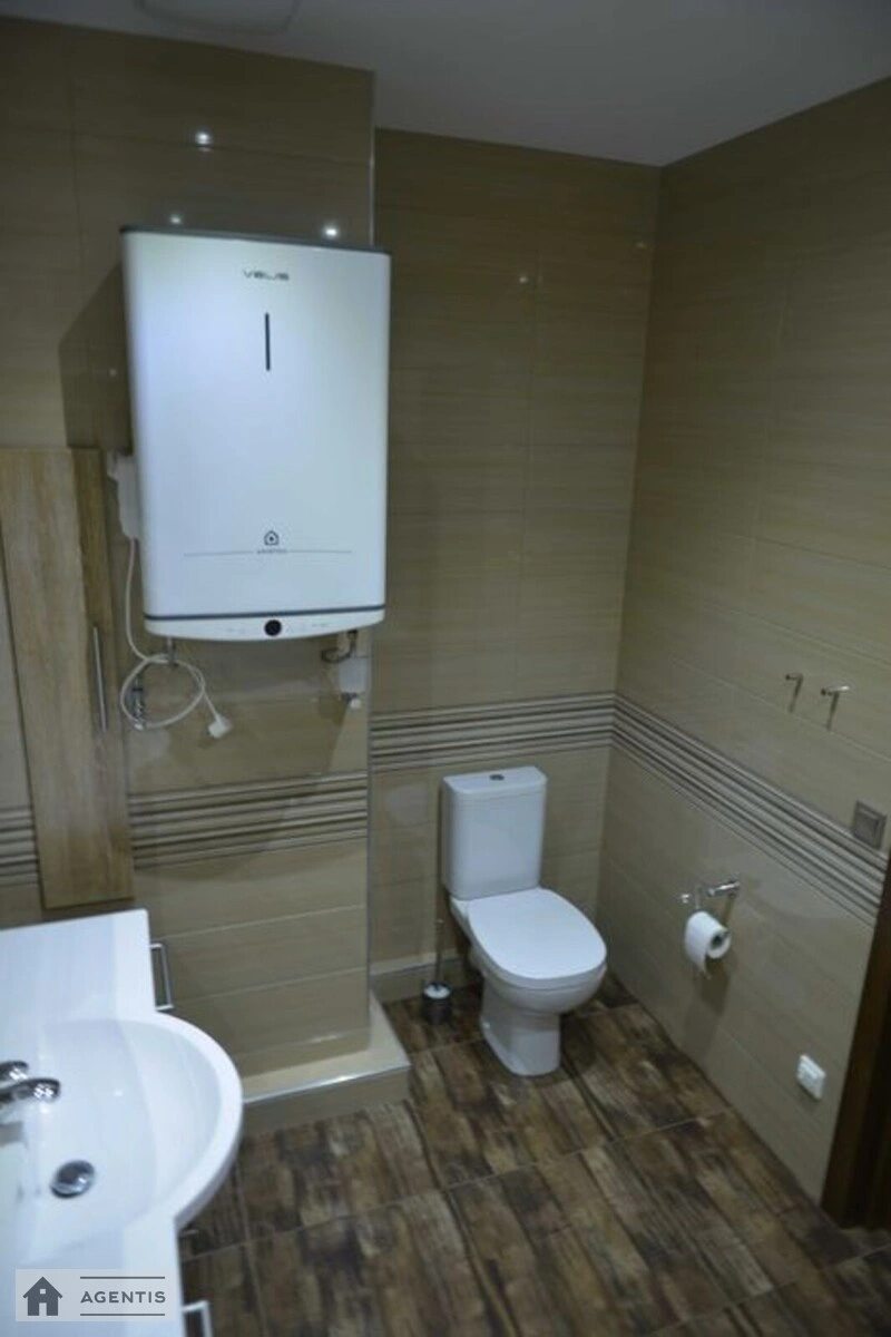 Сдам квартиру 3 комнаты, 105 m², 9 эт./12 этажей. 50, Юлії Здановської вул. (Михайла Ломоносова), Киев. 