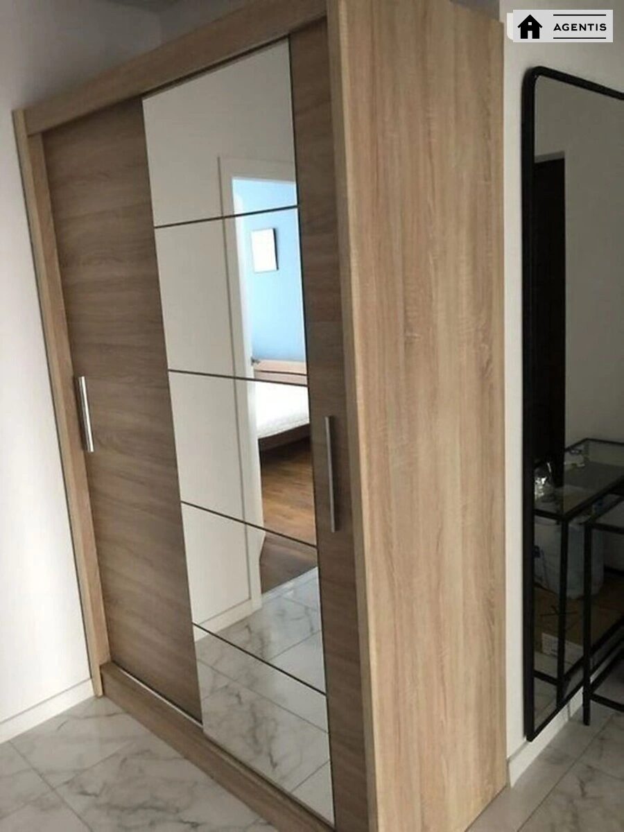 Сдам квартиру 2 комнаты, 58 m², 3 эт./10 этажей. 6, Володимира Висоцького бульв., Киев. 