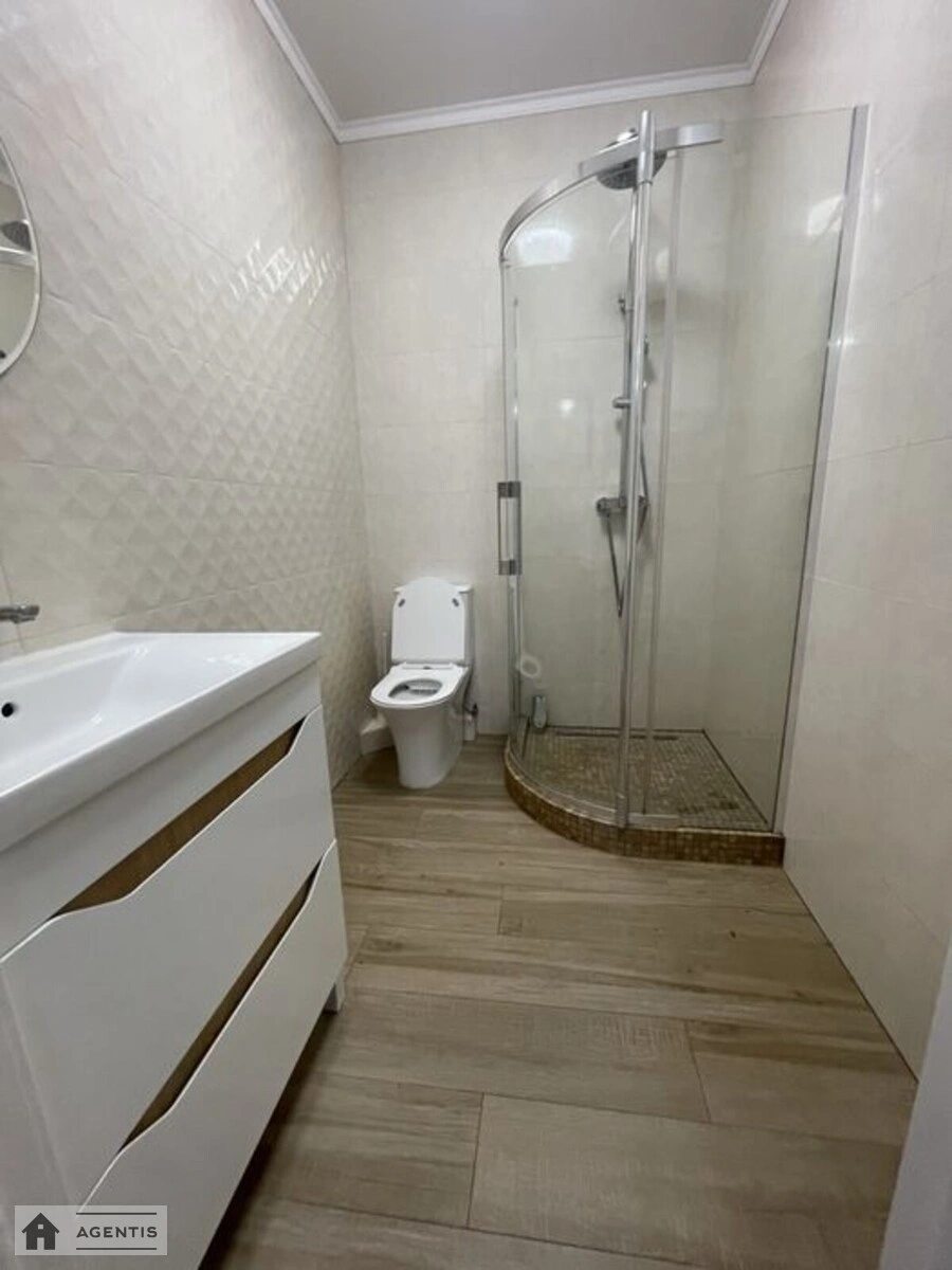 Сдам квартиру 3 комнаты, 87 m², 2 эт./16 этажей. 60, Тираспольская 60, Киев. 