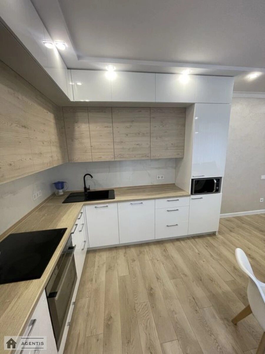 Сдам квартиру 3 комнаты, 87 m², 2 эт./16 этажей. 60, Тираспольская 60, Киев. 