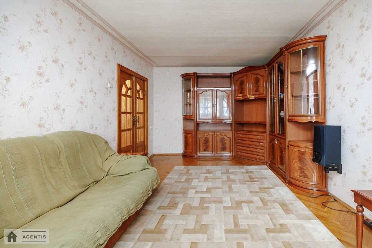 Сдам квартиру 3 комнаты, 70 m², 10 эт./12 этажей. 3, Митрополита Андрея Шептицького вул. (Анатолія Луначарського), Киев. 