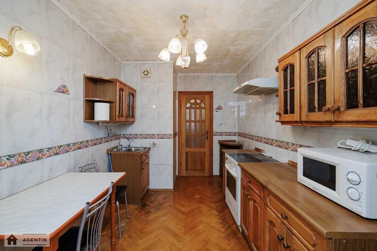 Здам квартиру 3 кімнати, 70 m², 10 пов./12 поверхів. 3, Митрополита Андрея Шептицького вул. (Анатолія Луначарського), Київ. 