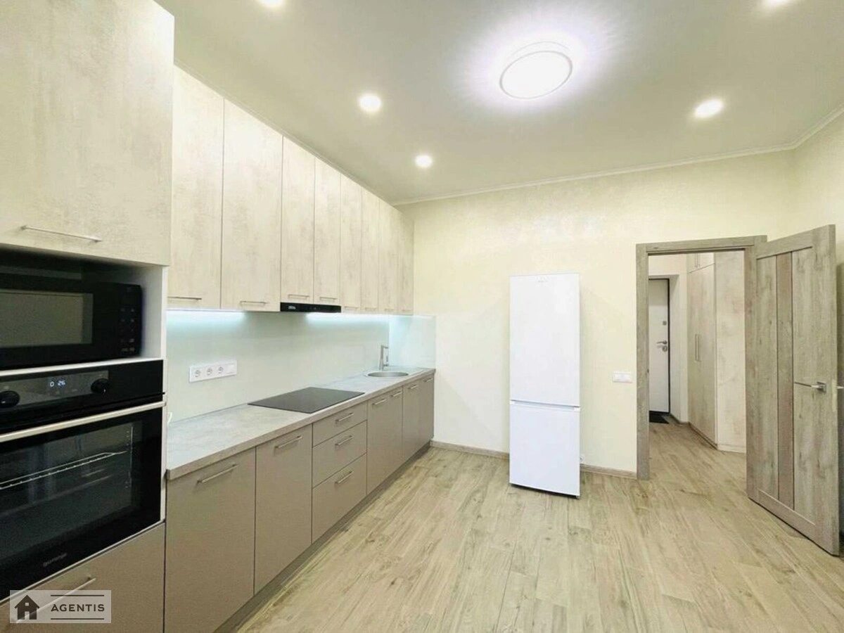 Сдам квартиру 1 комната, 38 m², 5 эт./9 этажей. 6, Коломиевский 6, Киев. 