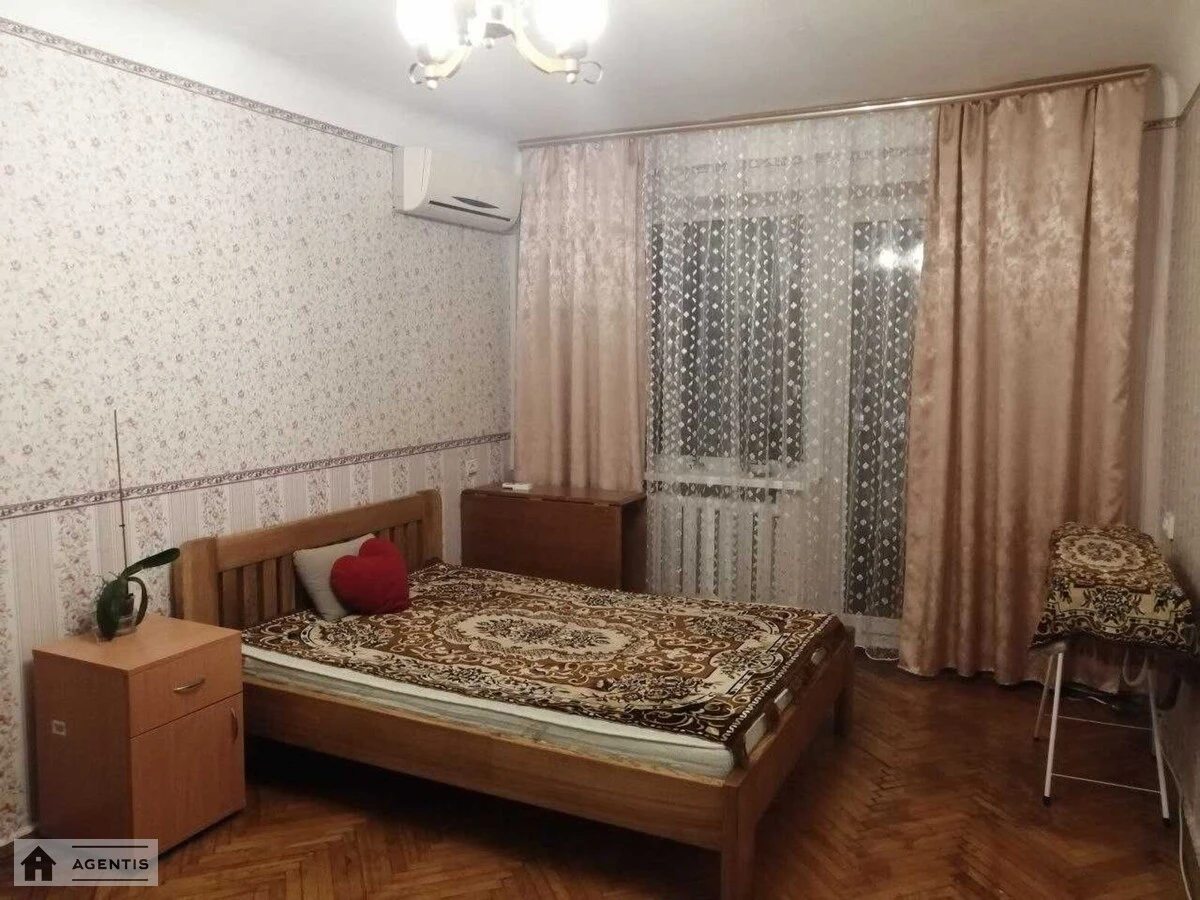 Apartment for rent 2 rooms, 46 m², 5th fl./5 floors. Kharkivske 4, Kyiv. 