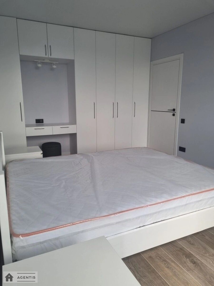 Сдам квартиру 1 комната, 35 m², 8 эт./10 этажей. 34, Сергія Данченка вул., Киев. 