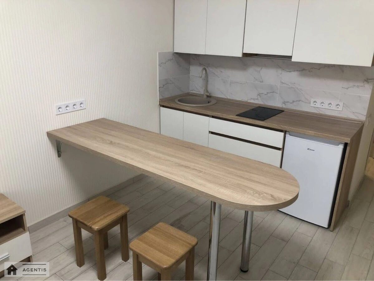 Сдам квартиру 1 комната, 25 m², 21 эт./26 этажей. 73, Полевая 73, Киев. 