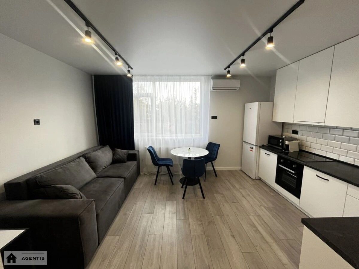 Сдам квартиру 1 комната, 38 m², 1 эт./6 этажей. 19, Менделеева 19, Киев. 