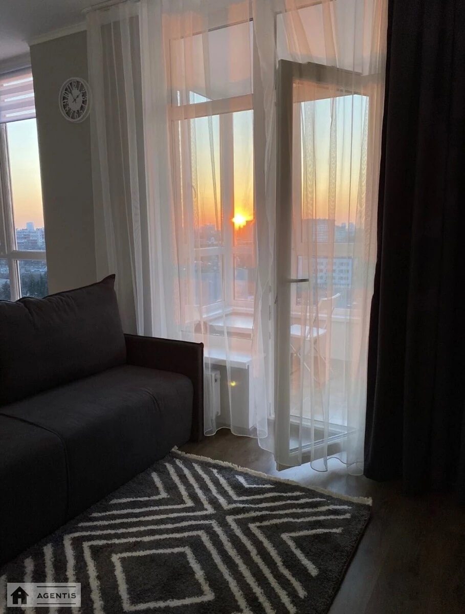 Apartment for rent 1 room, 37 m², 11th fl./15 floors. Beresteyskyy prosp. Peremohy, Kyiv. 