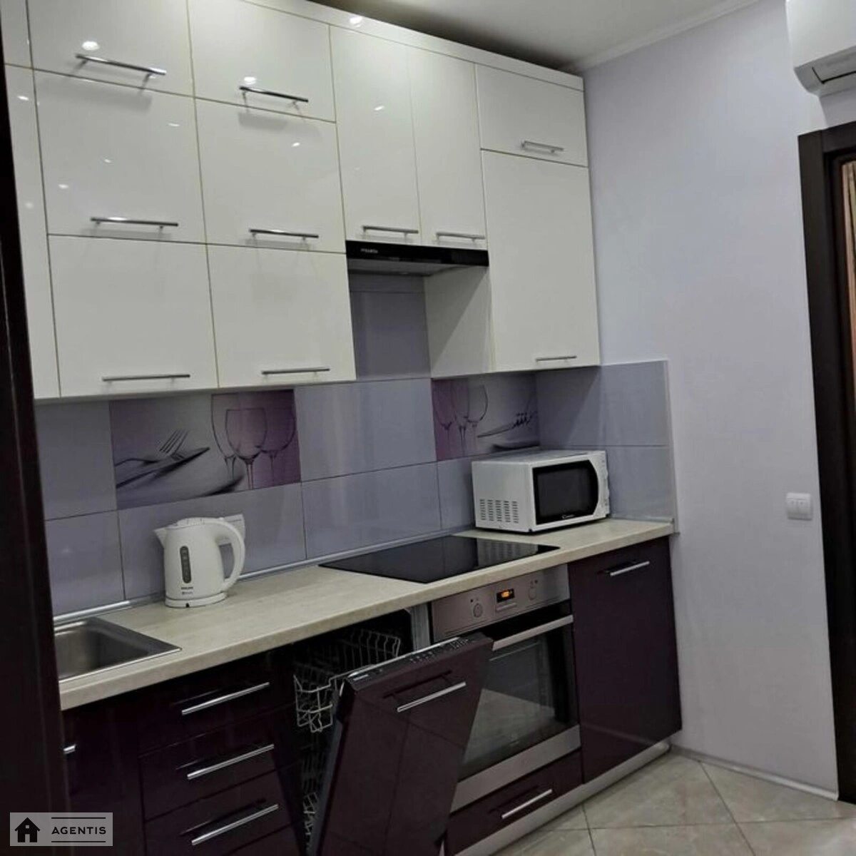 Apartment for rent 2 rooms, 42 m², 2nd fl./10 floors. Regeneratorna 4, Kyiv. 