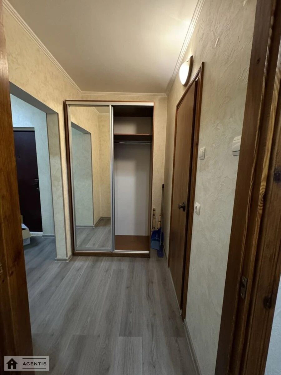 Сдам квартиру 1 комната, 45 m², 11 эт./14 этажей. 2, Федора Ернста вул., Киев. 