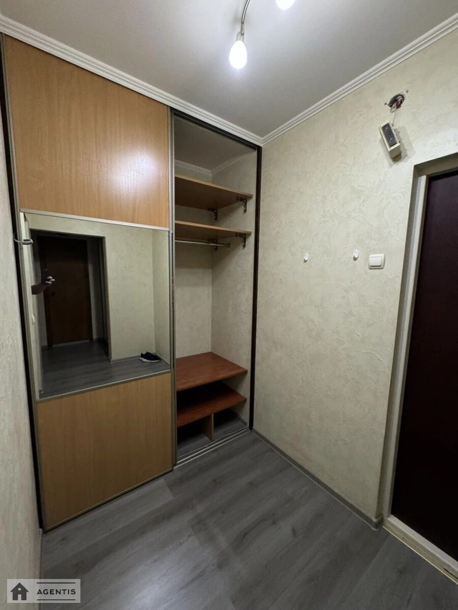 Сдам квартиру 1 комната, 45 m², 11 эт./14 этажей. 2, Федора Ернста вул., Киев. 