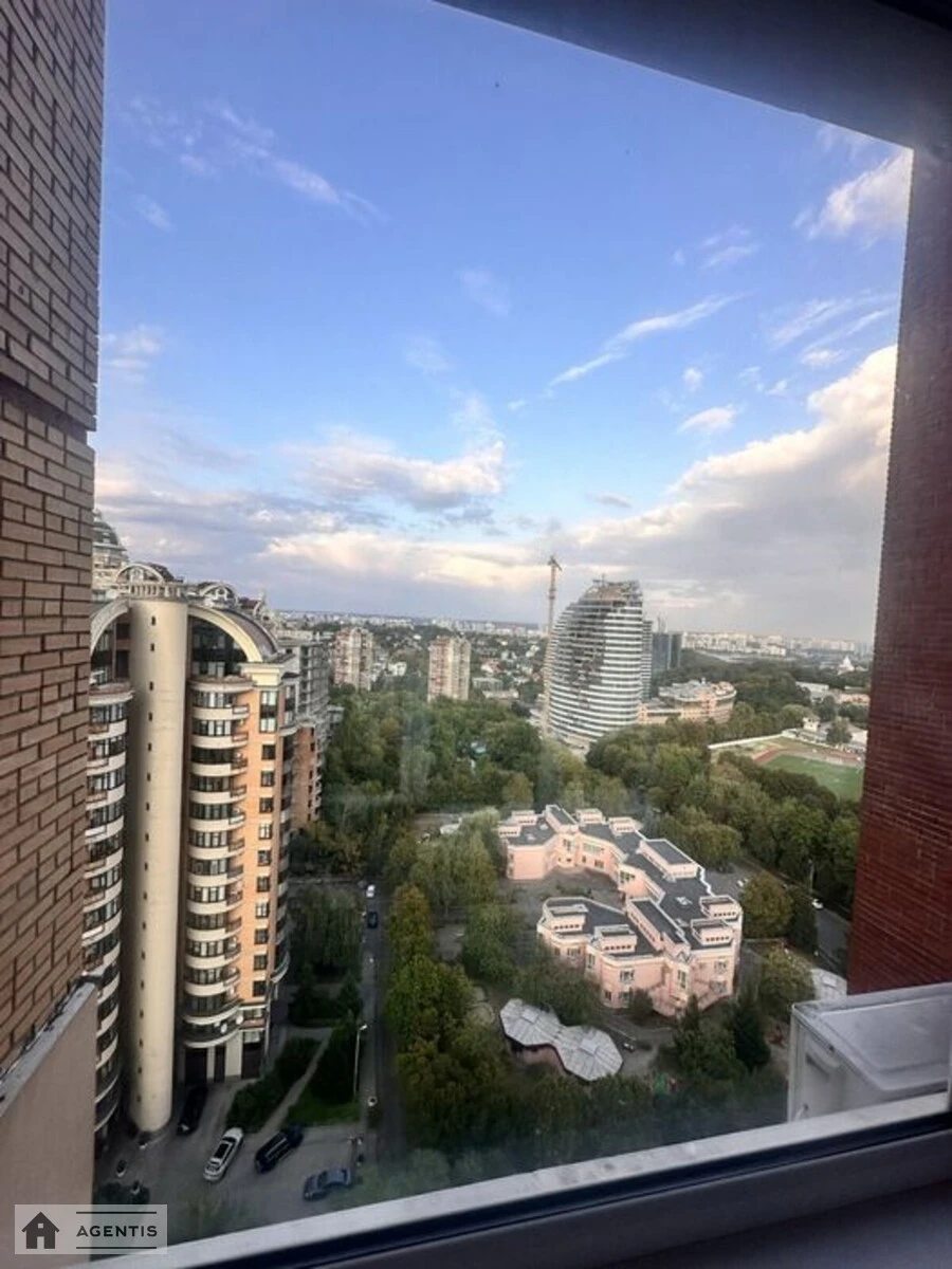 Сдам квартиру 3 комнаты, 110 m², 16 эт./21 этаж. Леси Украинки, Киев. 