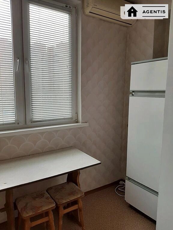 Apartment for rent 1 room, 50 m², 5th fl./12 floors. Anny Akhmatovoyi vul., Kyiv. 