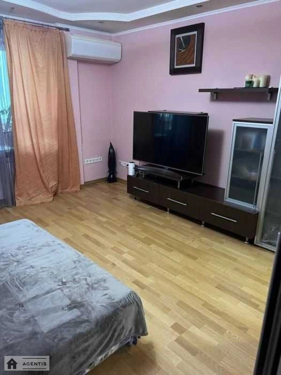 Сдам квартиру 1 комната, 38 m², 4 эт./9 этажей. 7, Авіаконструкторська вул. (Генерала Вітрука), Киев. 